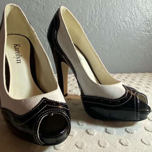 Vintage KAROLYN Black and white Spectator Pumps - Picture 8 of 16